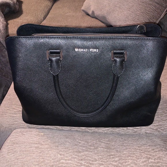 Michael Kors authentic purse - Picture 1 of 7
